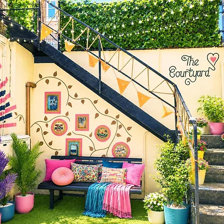 The Courtyard By Roccos Retreats With Free Parking And Own Entrance 公寓